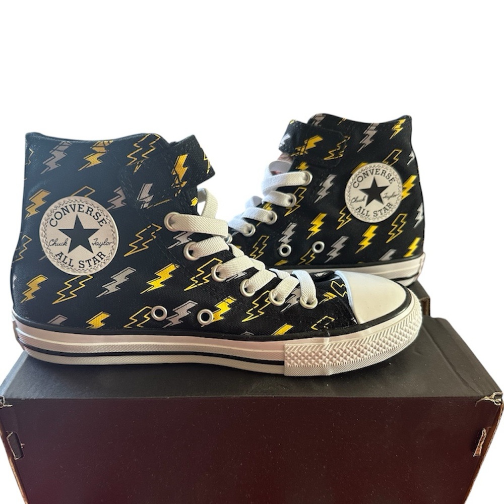 👟🖤YOUTH CONVERSE HI TOP👟🖤NWT‼️ SIZE 2 YOUTH